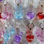 13.02.2016 Kielce. Prezenty na Walentynki w sklepie Prezenciarnia w Galerii Korona. / Jarosław Kubalski / Radio Kielce