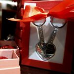 13.02.2016 Kielce. Prezenty na Walentynki w sklepie Prezenciarnia w Galerii Korona. / Jarosław Kubalski / Radio Kielce