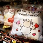 13.02.2016 Kielce. Prezenty na Walentynki w sklepie Prezenciarnia w Galerii Korona. / Jarosław Kubalski / Radio Kielce