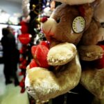 13.02.2016 Kielce. Prezenty na Walentynki w sklepie Prezenciarnia w Galerii Korona. / Jarosław Kubalski / Radio Kielce