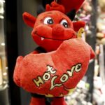 13.02.2016 Kielce. Prezenty na Walentynki w sklepie Prezenciarnia w Galerii Korona. / Jarosław Kubalski / Radio Kielce