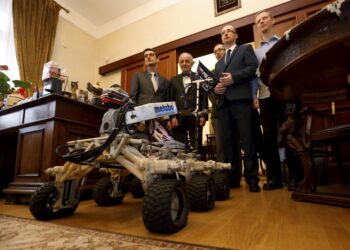 17.02.2016 Kielce. Podsumowanie konkursu Student Wynalazca. Konferencje prasowa zwołał rektor Politechniki Świętokrzyskiej prof. Stanisław Adamczak. / Jarosław Kubalski / Radio Kielce