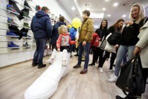 19.02.2016 Kielce. Otwarcie sklepu Hummel w Galerii Echo. / Jarosław Kubalski / Radio Kielce
