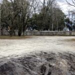 22.02.2016 Kielce. Cmentarz i parking przed cmentarzem na Białogonie. / Jarosław Kubalski / Radio Kielce