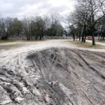22.02.2016 Kielce. Cmentarz i parking przed cmentarzem na Białogonie. / Jarosław Kubalski / Radio Kielce