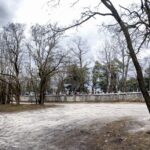 22.02.2016 Kielce. Cmentarz i parking przed cmentarzem na Białogonie. / Jarosław Kubalski / Radio Kielce