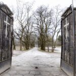 22.02.2016 Kielce. Cmentarz i parking przed cmentarzem na Białogonie. / Jarosław Kubalski / Radio Kielce