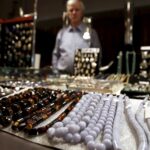 27.02.2016 Kielce. LVIII Giełda Minerałów, Skamieniałości i Wyrobów Jubilerskich. / Jarosław Kubalski / Radio Kielce