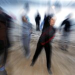 27.02.2016 Umer. W zalewie kąpały się morsy z gminy Zagnańsk. Rozgrzewka. / Jarosław Kubalski / Radio Kielce