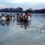 27.02.2016 Umer. W zalewie kąpały się morsy z gminy Zagnańsk. / Jarosław Kubalski / Radio Kielce