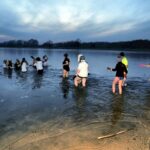 27.02.2016 Umer. W zalewie kąpały się morsy z gminy Zagnańsk. / Jarosław Kubalski / Radio Kielce