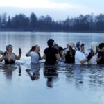 27.02.2016 Umer. W zalewie kąpały się morsy z gminy Zagnańsk. / Jarosław Kubalski / Radio Kielce