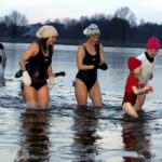 27.02.2016 Umer. W zalewie kąpały się morsy z gminy Zagnańsk. / Jarosław Kubalski / Radio Kielce