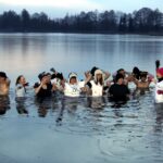 27.02.2016 Umer. W zalewie kąpały się morsy z gminy Zagnańsk. / Jarosław Kubalski / Radio Kielce