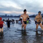 27.02.2016 Umer. W zalewie kąpały się morsy z gminy Zagnańsk. / Jarosław Kubalski / Radio Kielce