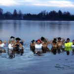 27.02.2016 Umer. W zalewie kąpały się morsy z gminy Zagnańsk. / Jarosław Kubalski / Radio Kielce