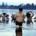 27.02.2016 Umer. W zalewie kąpały się morsy z gminy Zagnańsk. / Jarosław Kubalski / Radio Kielce