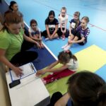 14.02.2016 Kielce. Dzień sportu. Badania predyspozycji sportowych dzieci w hali przy ulicy Warszawskiej. / Jarosław Kubalski / Radio Kielce