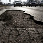 25.02.2016 Kielce. Dziura w jezdni na skrzyżowaniu ulic Łódzkiej i Olszewskiego. / Jarosław Kubalski / Radio Kielce