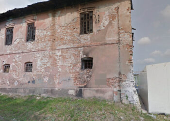 Dawne koszary 16 sandomierskiej brygady pogranicznej przy ul. Zawichojskiej w Sandomierzu. / Google Street View