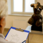 1.2.2016 Kielce. Od 1 lutego 2016 r. BWA rozpoczęło współpracę z Uniwersytetem Trzeciego Wieku organizując warsztaty „Ponad czasem”. / Wojciech Habdas / Radio Kielce