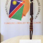 1.2.2016 Kielce. Przedmioty przeznaczone na licytację podczas Trzeciego Świętokrzyskiego Balu Filantropów. N/z figurka podarowana przez Biskupa Jana Piotrowskiego. / Wojciech Habdas / Radio Kielce