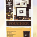 1.2.2016 Kielce. Przedmioty przeznaczone na licytację podczas Trzeciego Świętokrzyskiego Balu Filantropów. Voucher  na oprawę obrazu  przekazany przez Studio oprawy obrazów Art-Nuvo w Kielcach / Wojciech Habdas / Radio Kielce