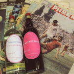 1.2.2016 Kielce. Przedmioty przeznaczone na licytację podczas Trzeciego Świętokrzyskiego  Balu Filantropów. N/z Zestaw Kibica, podarowany przez panią Karolinę Jarosz na który składa się biało-czerwony alkohol w szkle z lat 80-tych, oraz egzemplarze magazynu "Piłka nożna" z lat 1983-1987. / Wojciech Habdas / Radio Kielce