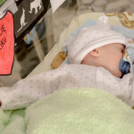 2.2.2016 Kielce. Mikołaj, Hubert i Albert, trojaczki, zostały dziś wypisane do domu. Chłopcy urodzili 30 grudnia 2015 roku. / Wojciech Habdas / Radio Kielce