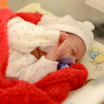 2.2.2016 Kielce. Mikołaj, Hubert i Albert, trojaczki, zostały dziś wypisane do domu. Chłopcy urodzili 30 grudnia 2015 roku. / Wojciech Habdas / Radio Kielce