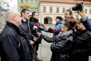 2.2.2016 Kielce. Dawid Lewicki, szef partii Korwin w świętokrzyskiem mówi, że Straż miejska jest instytucją niepotrzebną, drogą w utrzymaniu i nieefektywną. / Wojciech Habdas / Radio Kielce