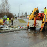 2.2.2016 Kielce. Wywrócona ciężarówka  na rondzie, łączącym ulicę Batalionów Chłopskich i 1 Maja / Wojciech Habdas / Radio Kielce