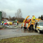 2.2.2016 Kielce. Wywrócona ciężarówka  na rondzie, łączącym ulicę Batalionów Chłopskich i 1 Maja / Wojciech Habdas / Radio Kielce