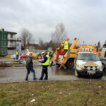 2.2.2016 Kielce. Wywrócona ciężarówka  na rondzie, łączącym ulicę Batalionów Chłopskich i 1 Maja / Wojciech Habdas / Radio Kielce