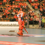 11.02.2016 Krisianstad. IFK-VTK. Pierwsza część meczu. Maskotka IFK. / Stanisław Blinstrub / Radio Kielce