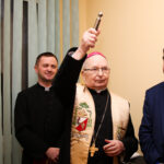 22.02.2015. Otwarcie Biura Poselskiego Bogdana Latosińskiego. Bp. Kazimierz Ryczan / Stanisław Blinstrub / Radio Kielce