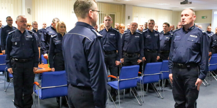 Dwunastu wyróżnionych podczas rocznej odprawy - Radio Kielce 23.02.2016 Odprawa Roczna Policji / Stanislaw Blinstrub / Radio Kielce