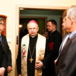 22.02.2015. Otwarcie Biura Poselskiego Bogdana Latosińskiego. Bp. Kazimierz Ryczan / Stanisław Blinstrub / Radio Kielce