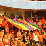 11.02.2016 Krisianstad. IFK-VTK. Pierwsza część meczu. Kibice IFK z tęczową flagą. / Stanisław Blinstrub / Radio Kielce