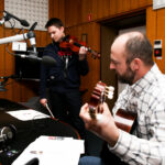 17.02.2016 W dobrym Tonie. Mini Koncert i wywiad z Arturem Biniekem oraz Kamilem Powrózkiem. / Stanisław Blinstrub / Radio Kielce