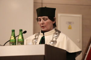 24.02.2016 Politechnika Świętokrzyska. Nadanie tytułu doktora honoris causa prof. Kazimierzowi Fladze. Prof. Zdzisława Owsiak / Stanisław Blinstrub / Radio Kielce