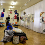 5.2.2016 Oblęgorek. Muzeum Henryka Sienkiewicza. Wystawa tkanin Jaśminy Parkity / Wojciech Habdas / Radio Kielce