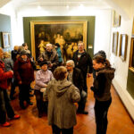 6.2.2016 Kielce. Zwiedzanie zbiorów Muzeum Narodowego przez osoby słabosłyszące i niedosłyszące. / Wojciech Habdas / Radio Kielce