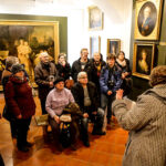 6.2.2016 Kielce. Zwiedzanie zbiorów Muzeum Narodowego przez osoby słabosłyszące i niedosłyszące. / Wojciech Habdas / Radio Kielce