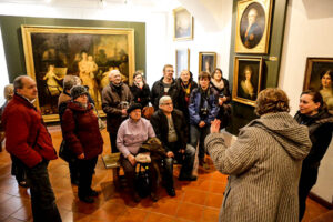 6.2.2016 Kielce. Zwiedzanie zbiorów Muzeum Narodowego przez osoby słabosłyszące i niedosłyszące. / Wojciech Habdas / Radio Kielce