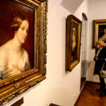 6.2.2016 Kielce. Zwiedzanie zbiorów Muzeum Narodowego przez osoby słabosłyszące i niedosłyszące. / Wojciech Habdas / Radio Kielce