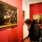 6.2.2016 Kielce. Zwiedzanie zbiorów Muzeum Narodowego przez osoby słabosłyszące i niedosłyszące. / Wojciech Habdas / Radio Kielce