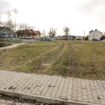 9.2.2016 Kielce. Rozjeżdżony trawnik przy Skateparku na Kadzielni. / Wojciech Habdas / Radio Kielce