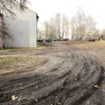 9.2.2016 Kielce. Rozjeżdżony trawnik przy Skateparku na Kadzielni. / Wojciech Habdas / Radio Kielce