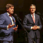 9.2.2016 Kielce. Gala wręczenia "Świętokrzyskich Victorii". Arkadiusz Bąk, przewodniczący sejmiku świętokrzyskiego i Adam Jarubas, marszałek województwa świętokrzyskiego. / Wojciech Habdas / Radio Kielce